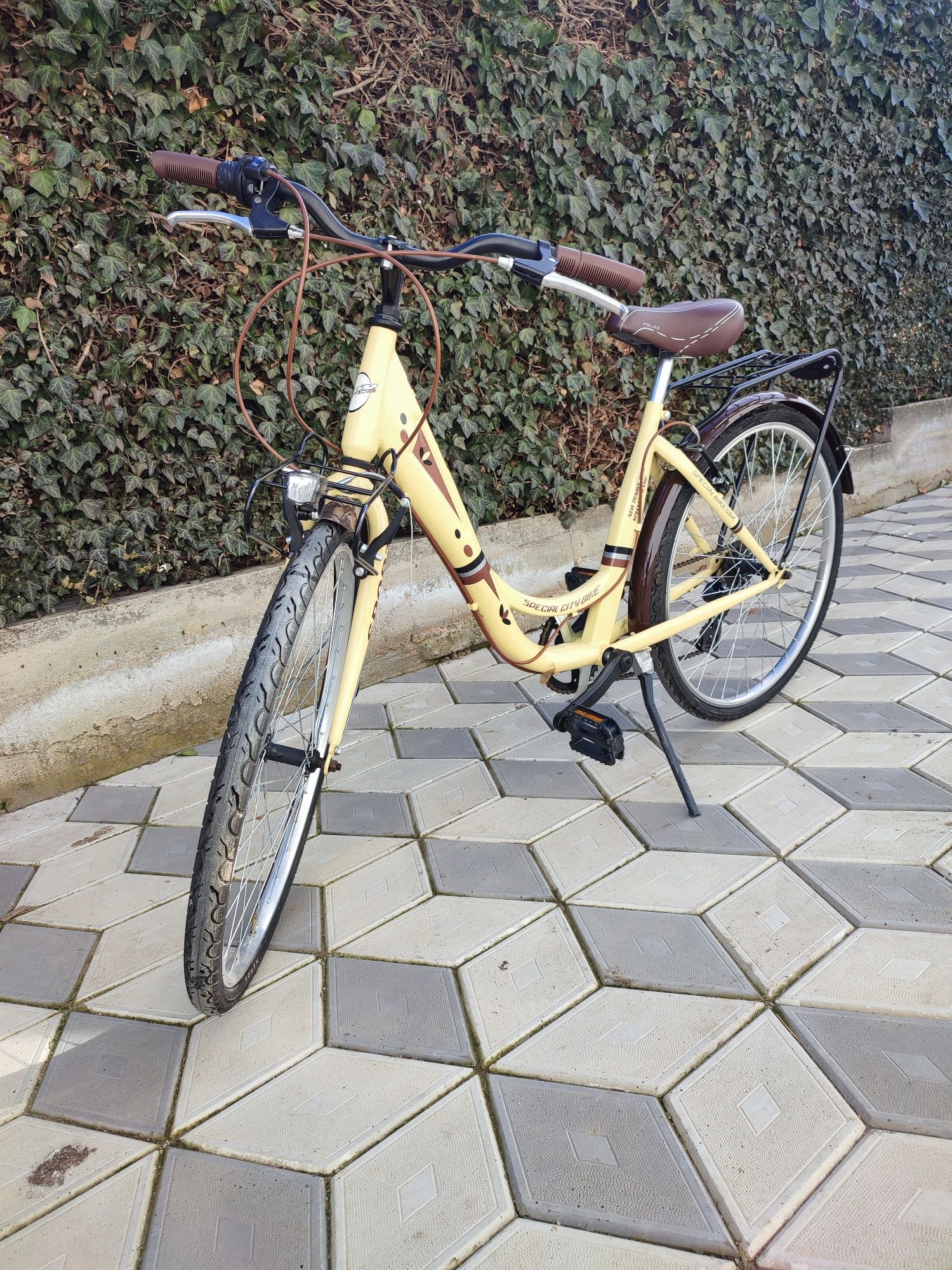 Vând bicicletă elegantă city bike