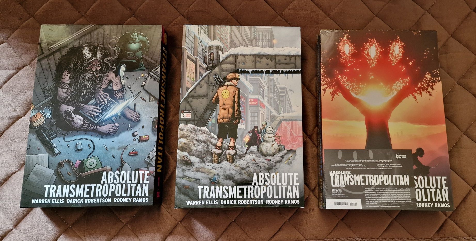 Banda desenata Transmetropolitan Absolute Edition