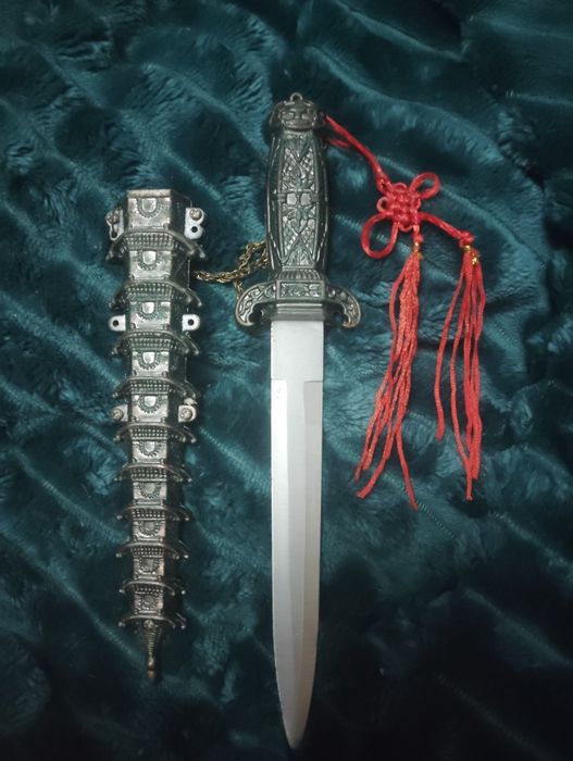 Сувенирный кортик