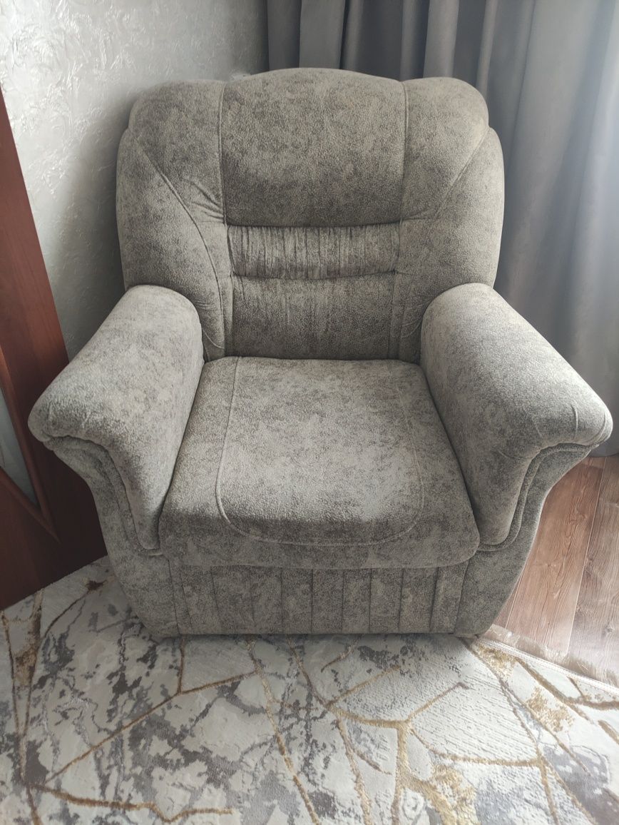 Продам диван и 2 кресла