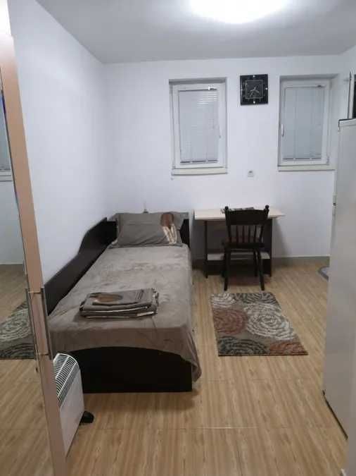 Дава се под наем Едностаен апартамент в Пловдив, Център - 15 кв.м за 153 € - Снимка #1