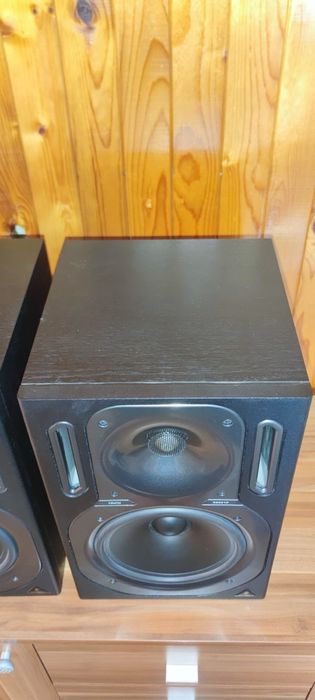 Behringer Truth B2031P тонколони