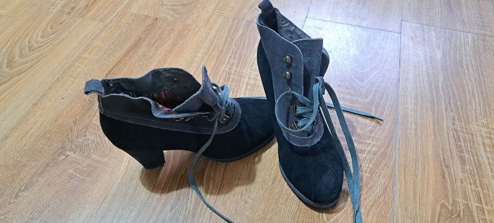 Botine/ghete/cizme piele intoarsa cu siret