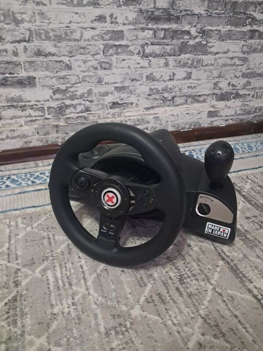 Игровой руль с педалями