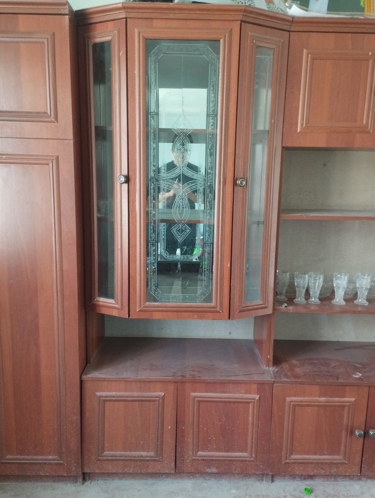 Сотилади срочно Стол Стул 100$ Стенка200$