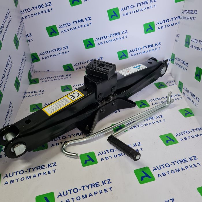 Домкрат универсальный для легкового автомобиля