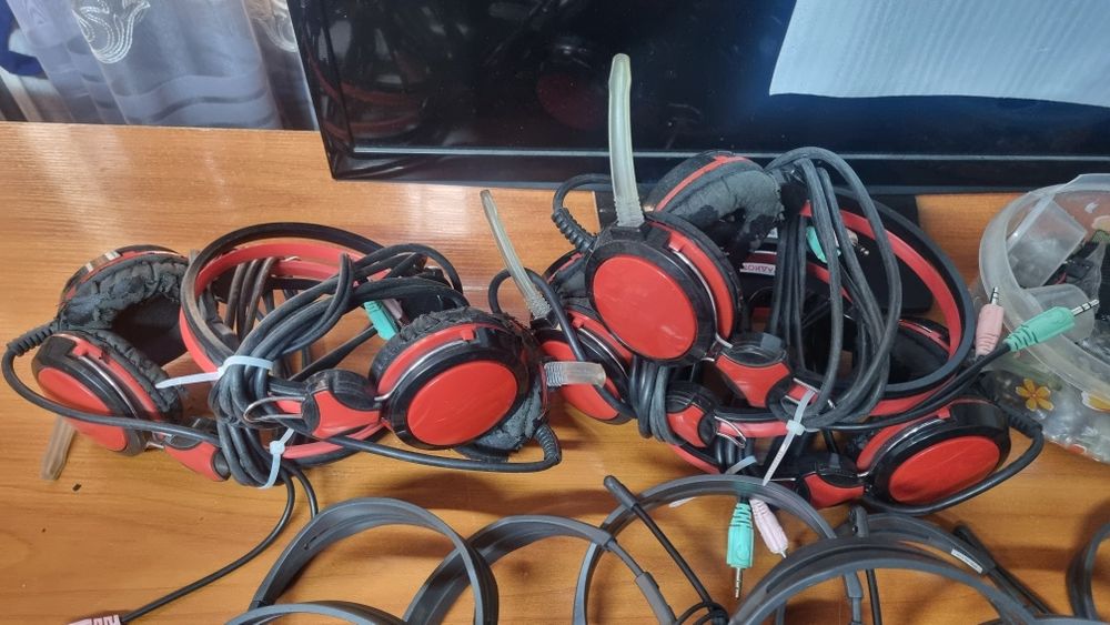 Наушники Kubite T 590 с  микрофонами срочно