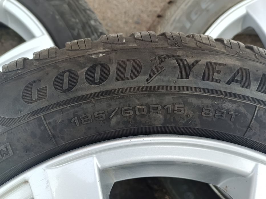 Skad диски зимние шины185/60R15 комплект
