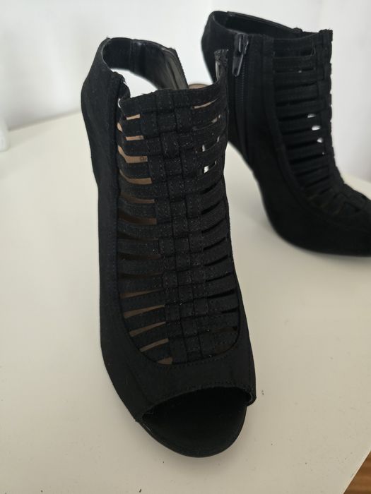 Дамски обувки с ток