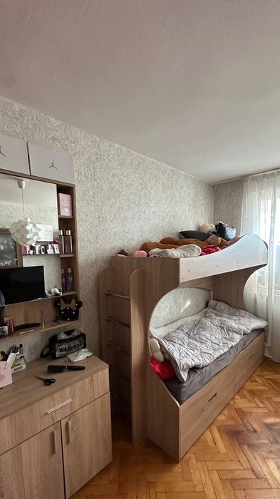 Двуетажно легло с матрак и чекмеджета – отлично запазено, Габрово