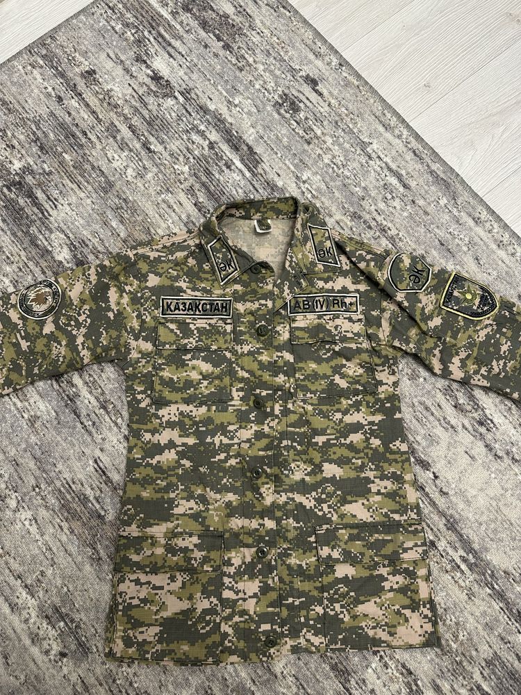 продам военную форму (2комплекта)