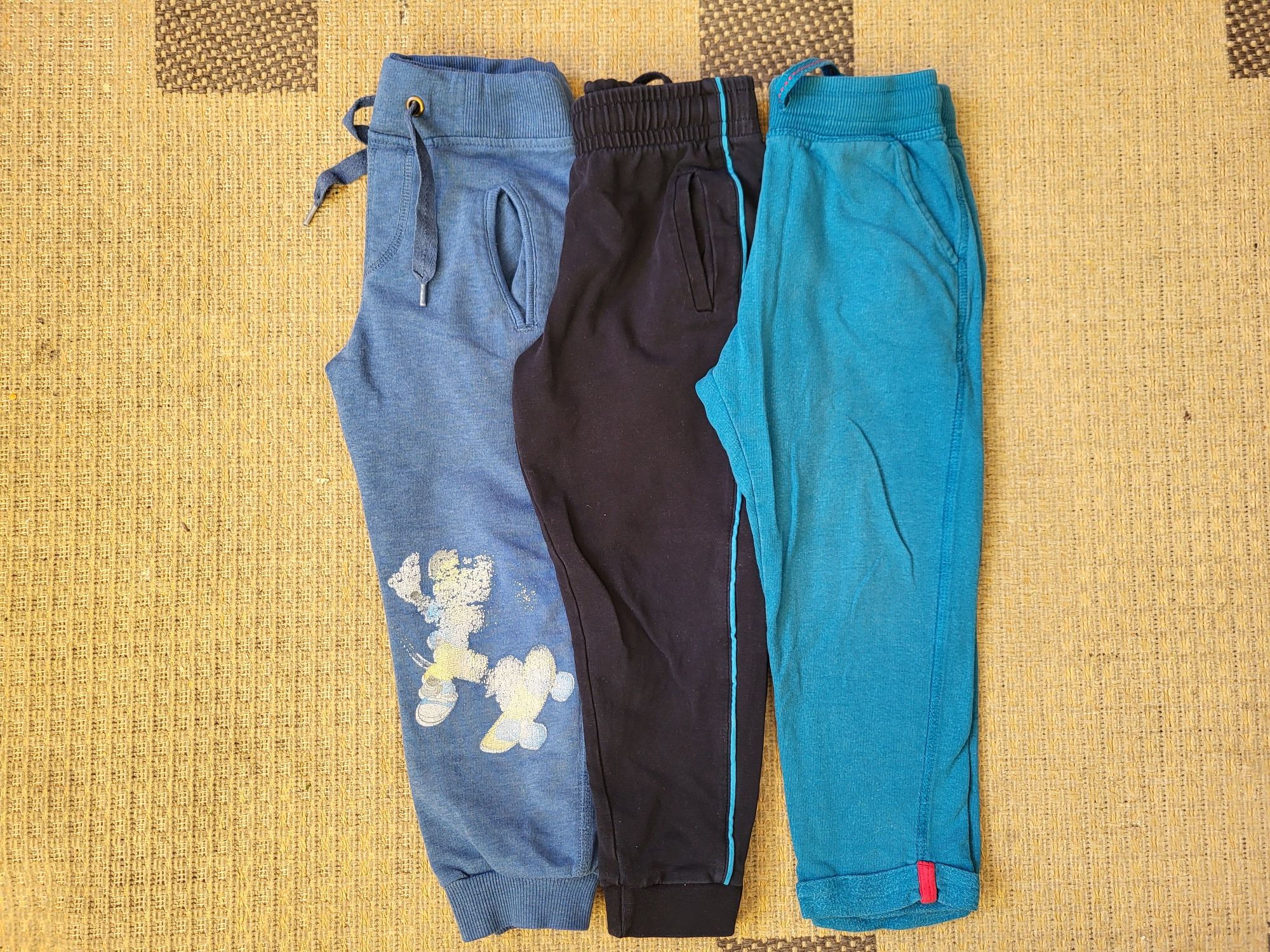 Lot de 3 pantaloni de trening măsura 98 de joacă, de casă