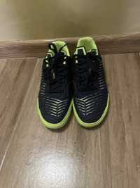 Pantofi sport fotbal Nr 37