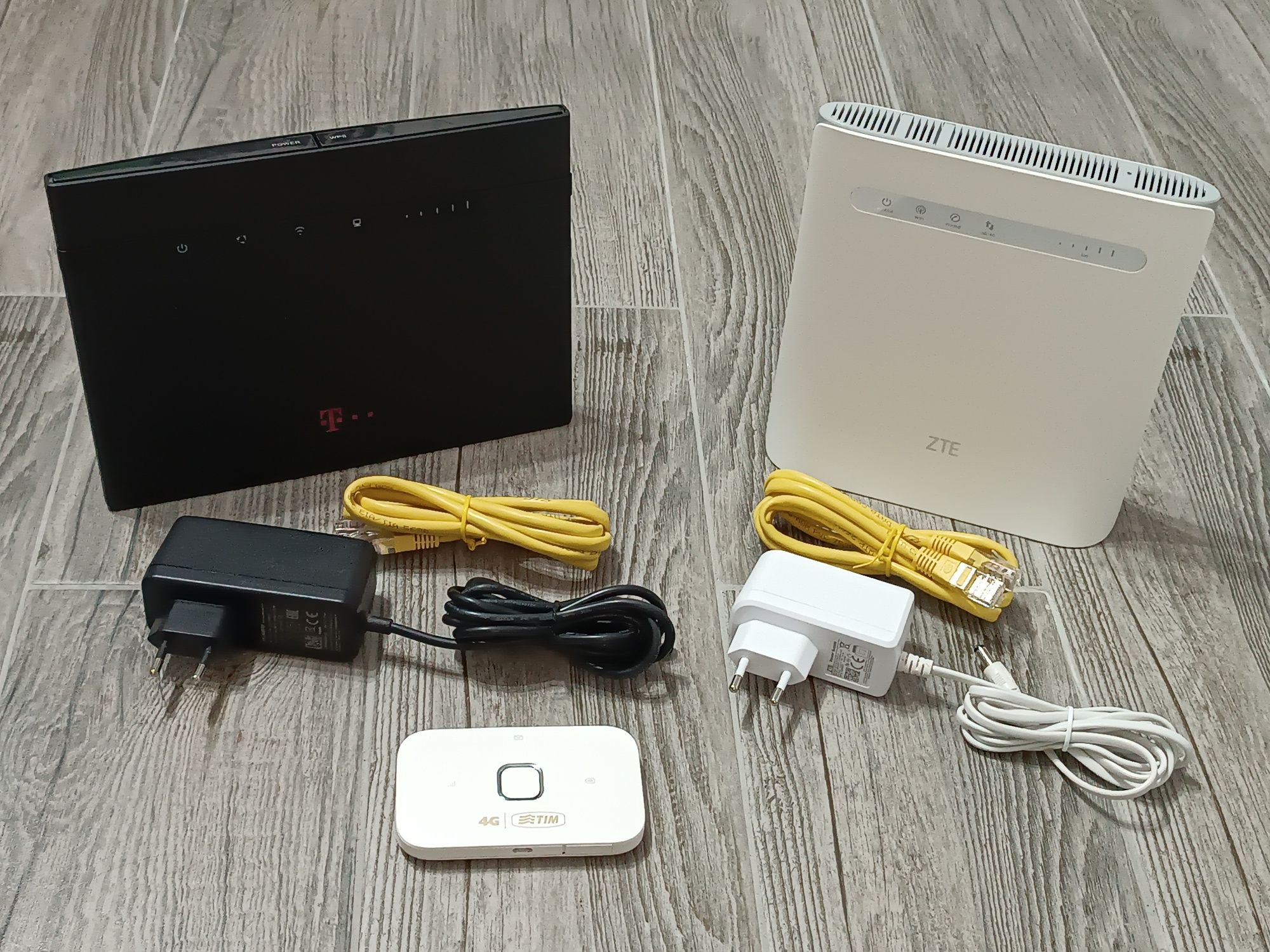 Router SIM Wi-Fi 4G LTE dual band Huawei B525s, E5573B și ZTE MF286R