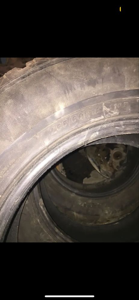 Шины шиповые в количестве 3 штук