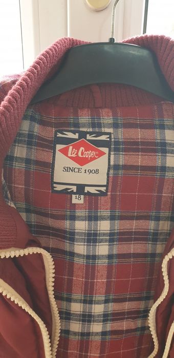 Vând vesta originala aproape noua  LeeCooper