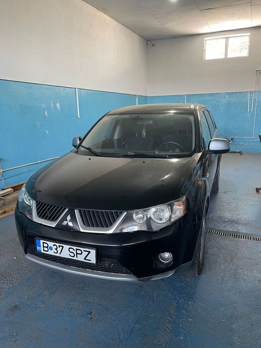 Mitsubishi Outlander SUV 4x4