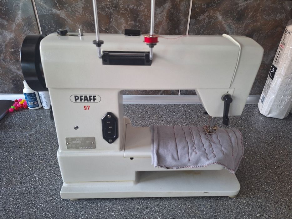 Masina de cusut pfaff