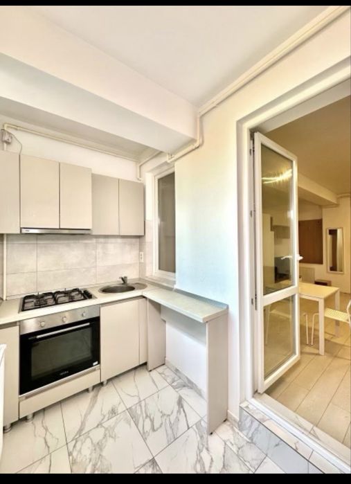 Inchiriez garsoniera in Militari Residence .