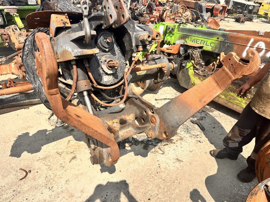 Tiranti frontali +priza frontala Case Maxxum