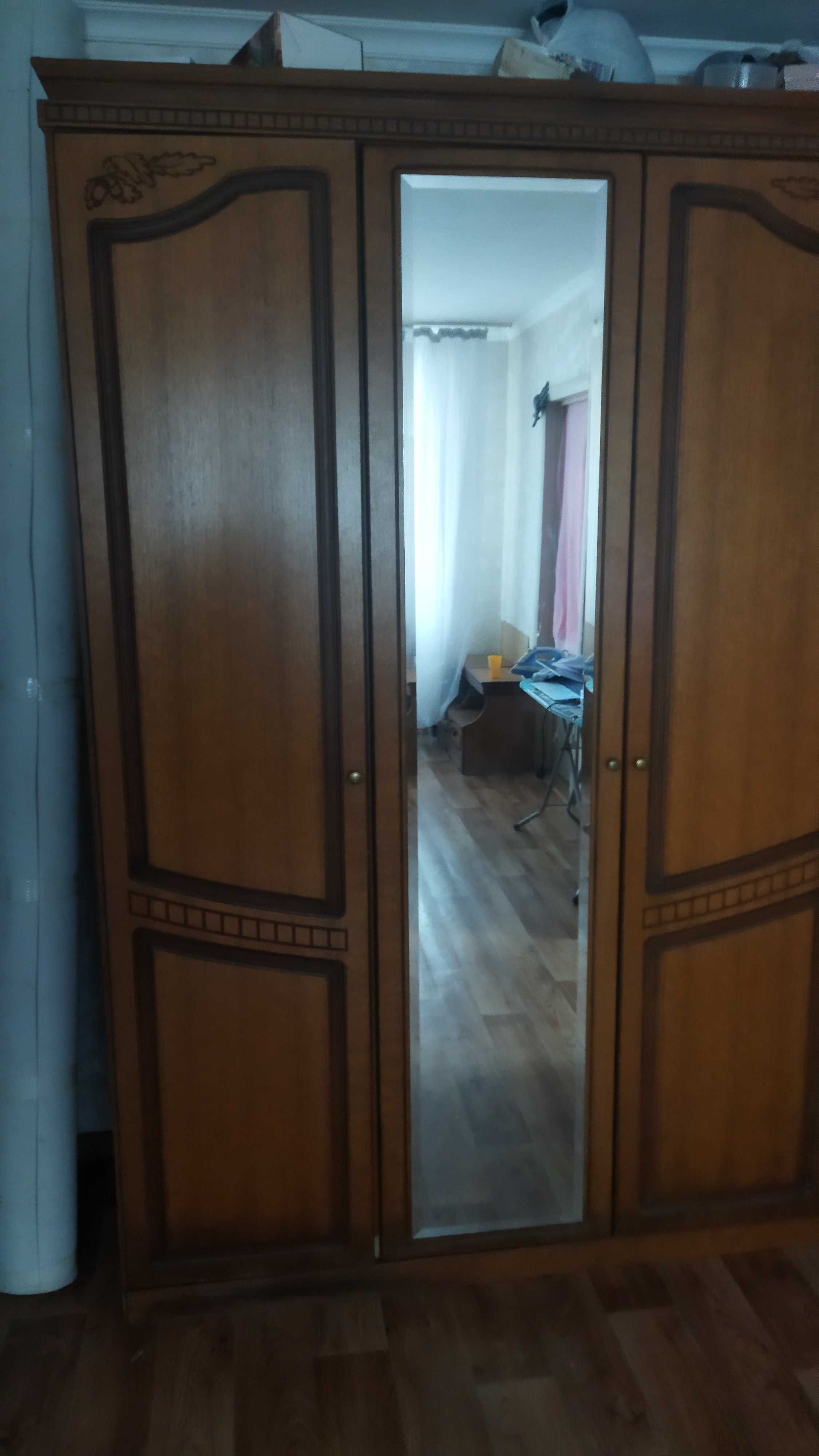 Продам шкаф, комод и тумбы
