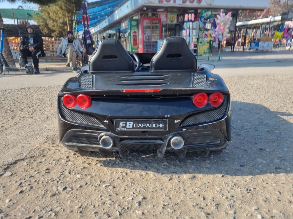 Bolalar moshinasi ferrari f8.