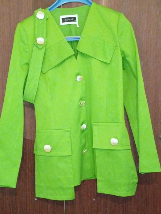 Брючный костюм. Материал плотный