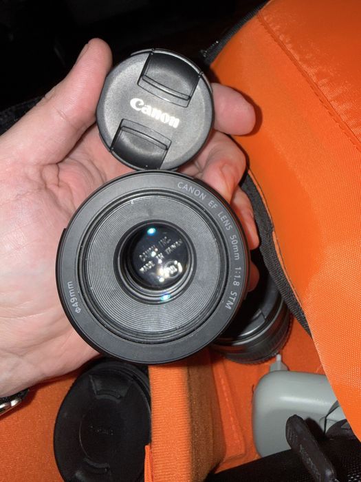 Canon 250d + 3 obiective, blitz Godox, accesorii multe