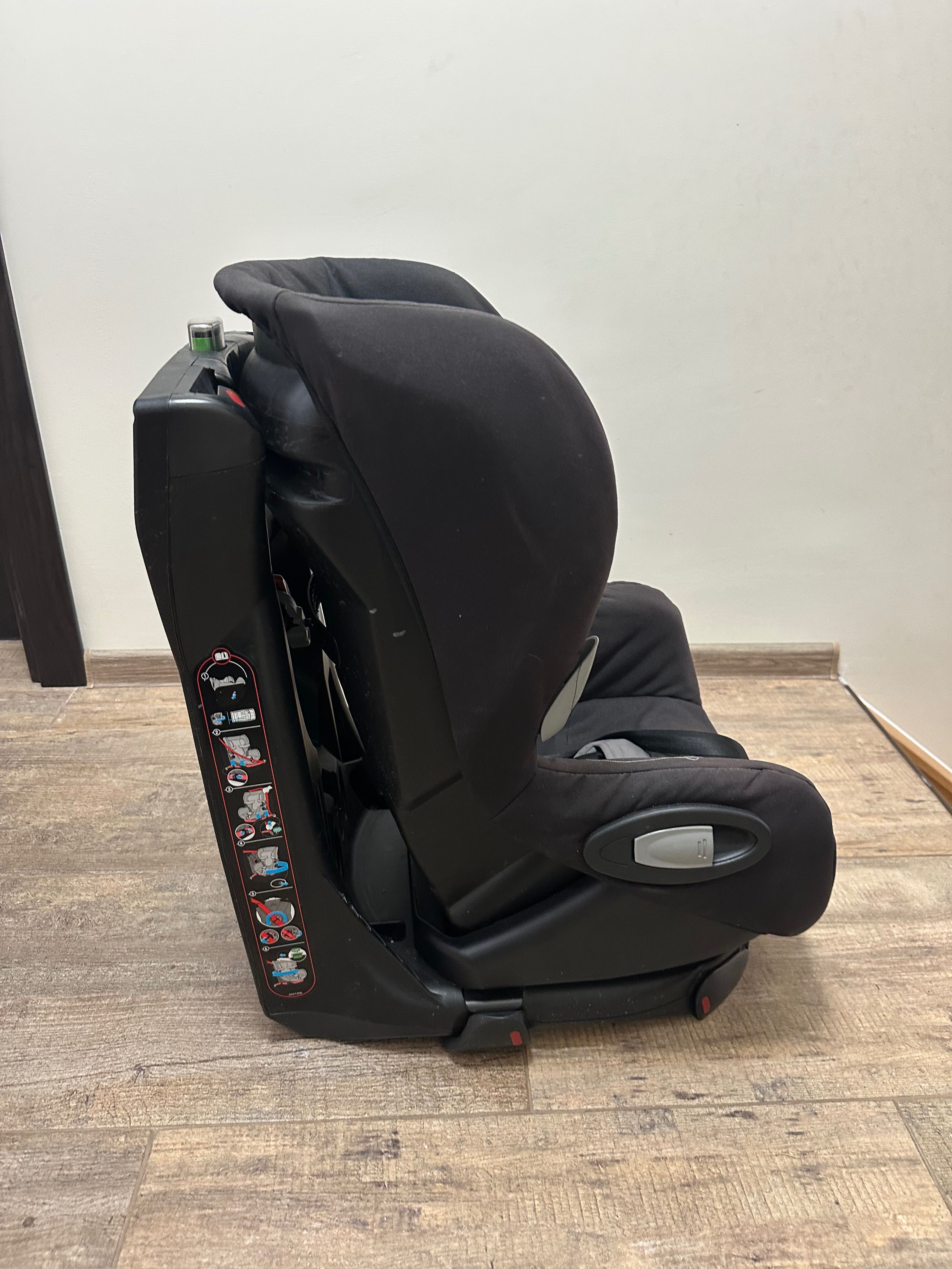 Maxi Cosi Axiss въртящо столче за кола от 9 до 18 кг
