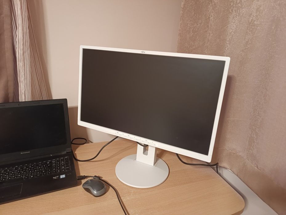 Монитор Fujitsu 24"   B24-8TE PRO като нов