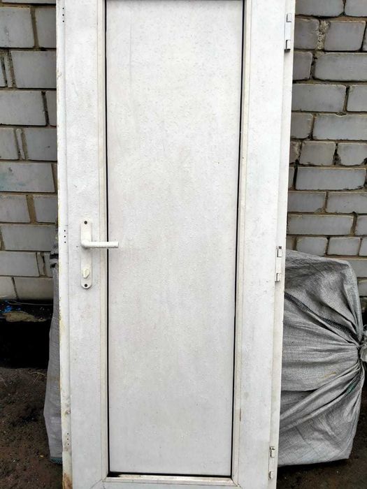 Продам двери пластиковые.