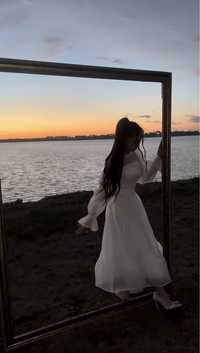 Продам белое платье очень красивое)