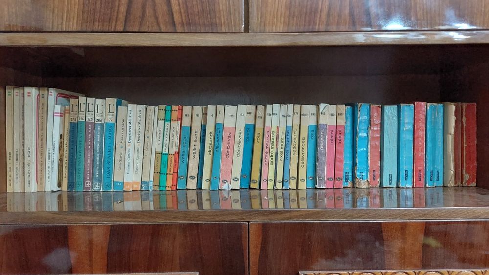 Carti vechi din biblioteca personala