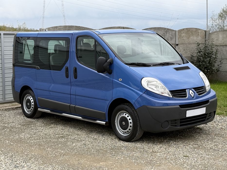 Renault Trafic 9 Locuri - 2.0 DCI - Euro 5 - 8+1  Locuri - A/C