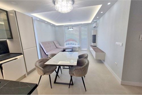 Дава се под наем Тристаен апартамент в Варна, Възраждане 1 - 85 кв.м за 765 € - Снимка #1