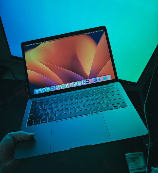 MacBook 13.3 i5/16/512Gb 297циклов в отличном состоянии комплект.