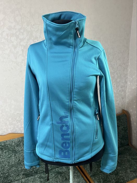 спортивные куртки-олимпийки (размеры S и M)