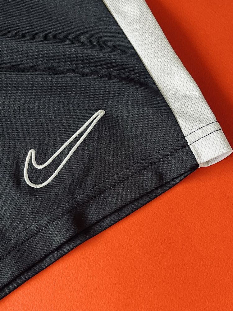 NIKE Dri-Fit Shorts - S / Оригинал