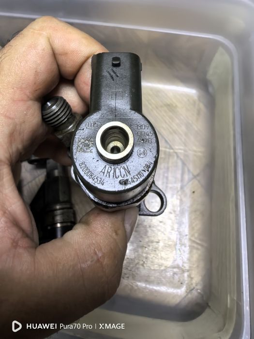 Injector Renault Master Trafic Laguna  motor G9T G9U 0445110084