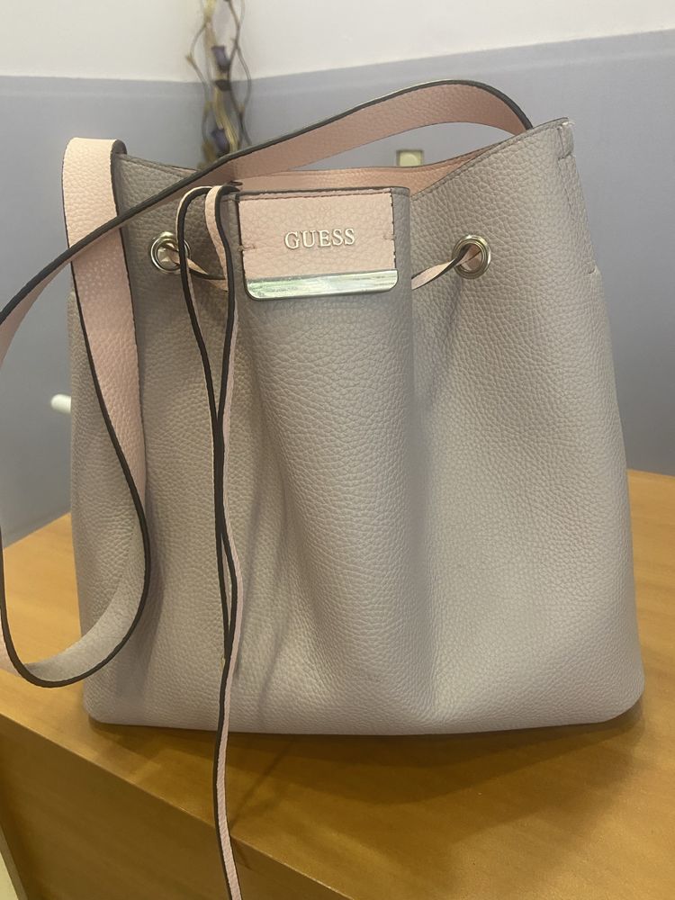 Дамска чанта Guess