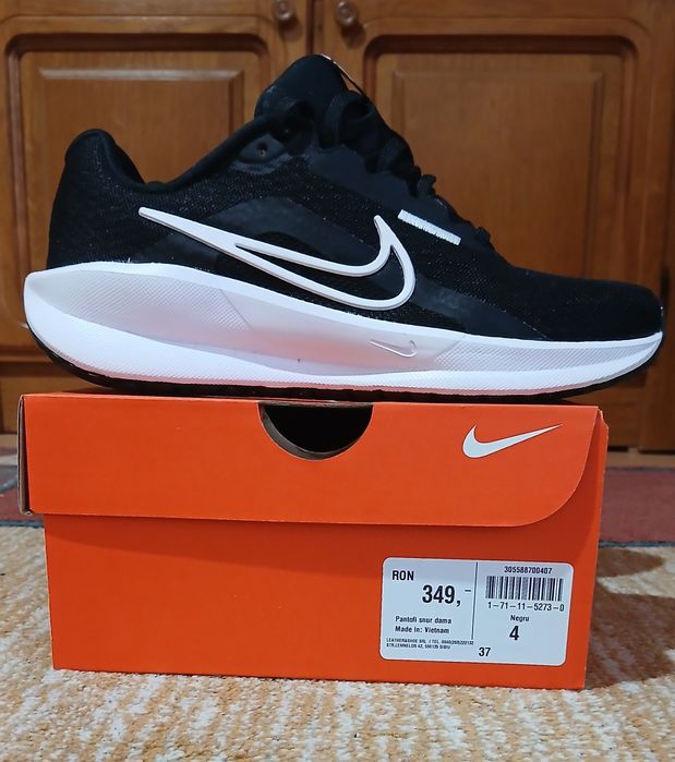 Adidasi dama NIKE originali