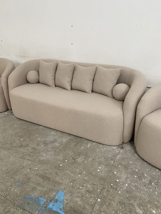 Диван с двумя креслами