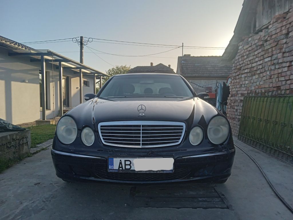 Vând Mercedes- Benz E 2.2