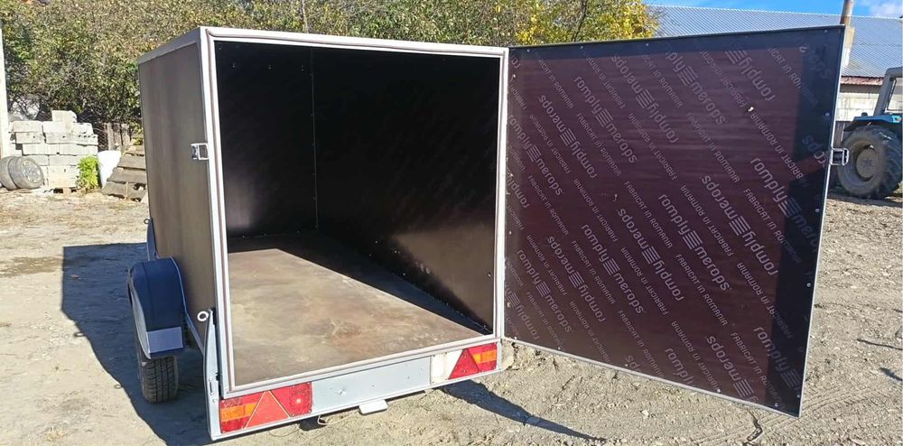 Vând remorcǎ 750 kg