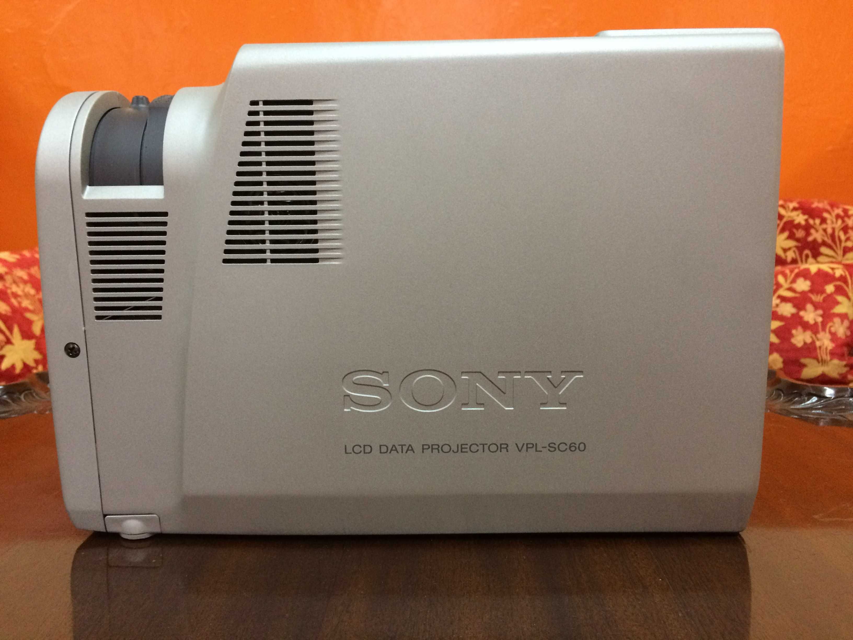 Sony VPL-SC60U Прожектор