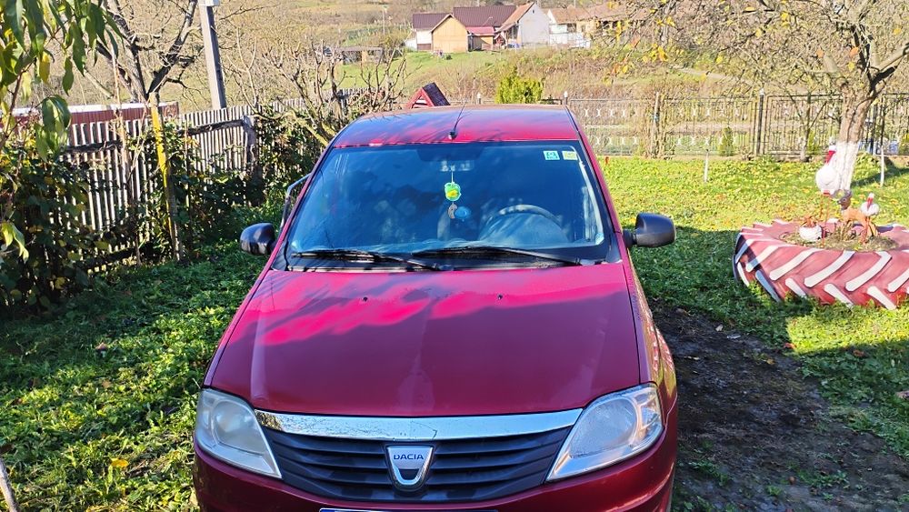 Vând Dacia Logan