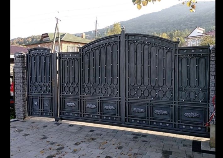 Porți Garduri Balustrade Mâini Curente din fier forjat