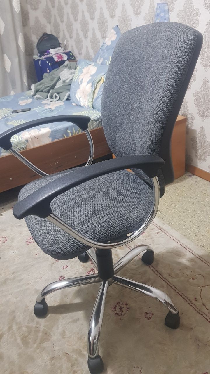 офисный стул в хорошем состоянии