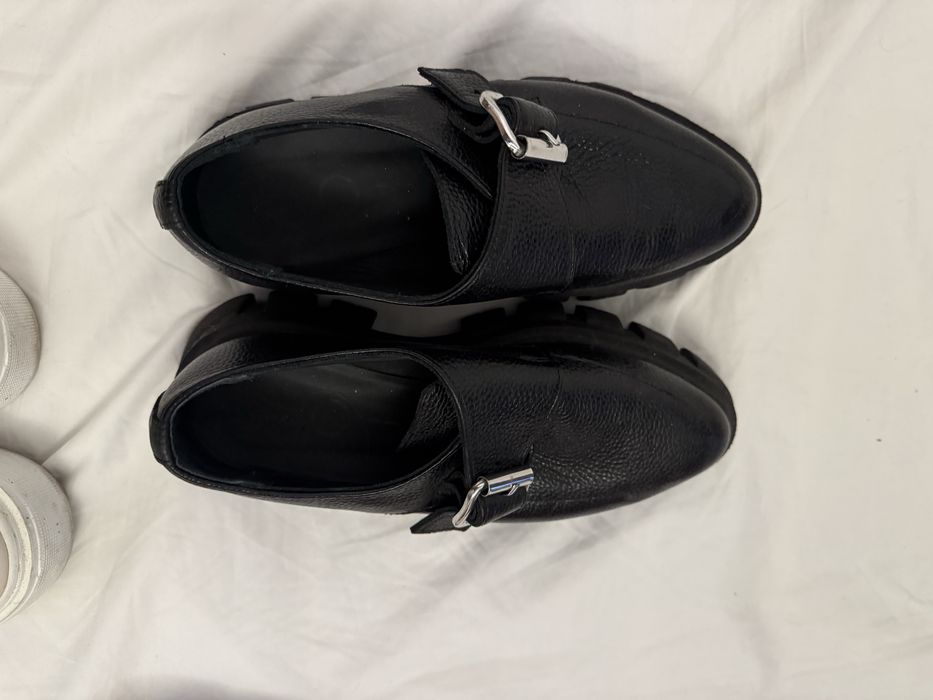 Moja , noi , sunt foarte comozi si eleganti , marimea 36 , sunt super