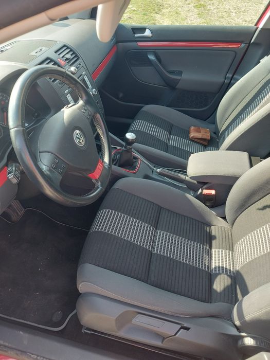 de vanzare golf 5 1,6 benzina mpi ,102 cp